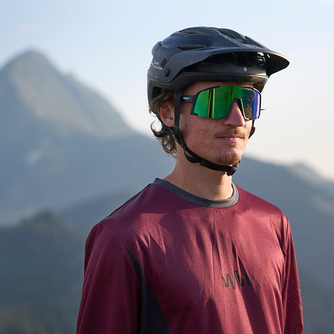 Aonach Sunglasses (Matt Black/Green)