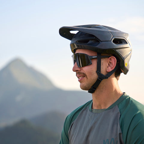 Aonach Sunglasses (Matt Black/Smoke)