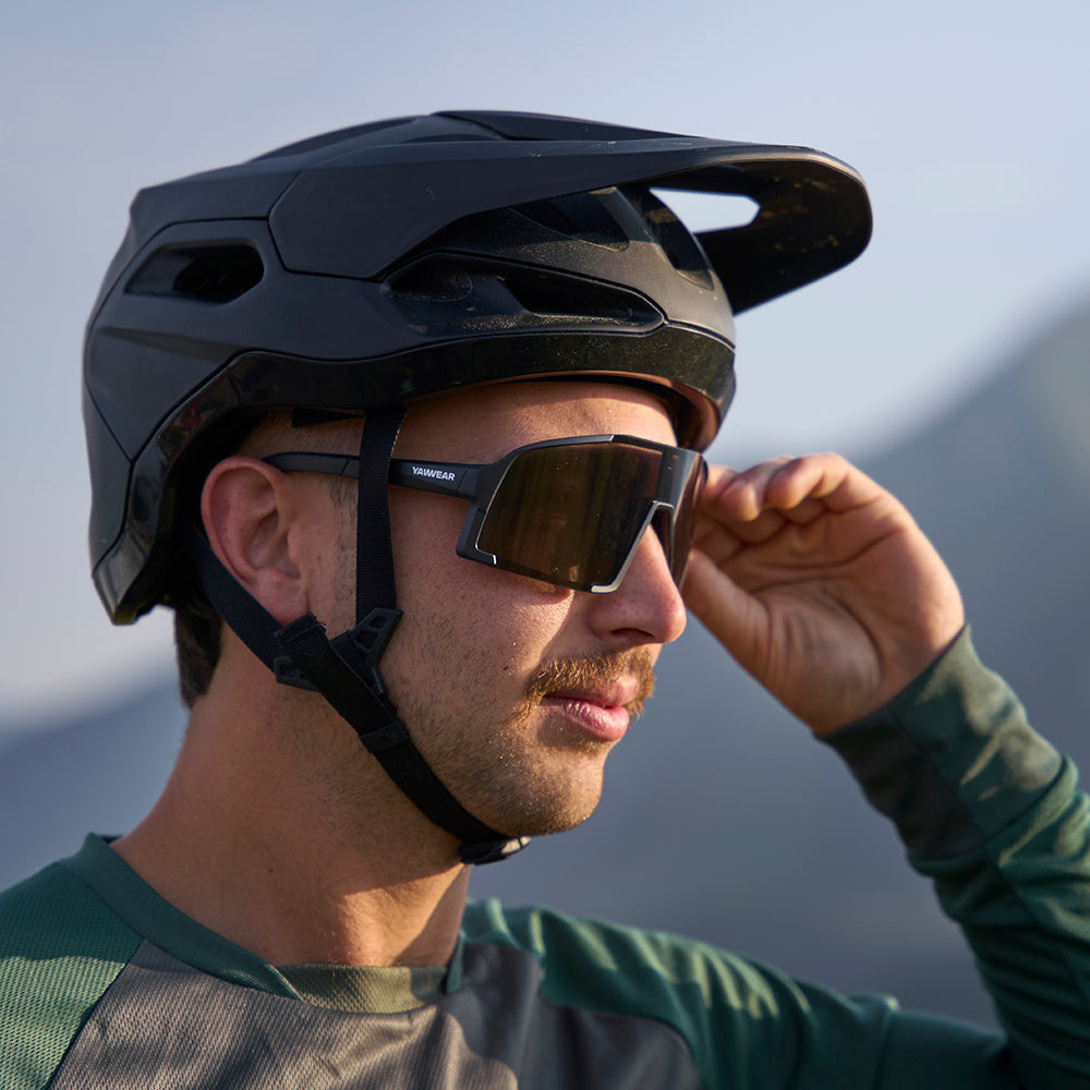 Aonach Sunglasses (Matt Black/Smoke)