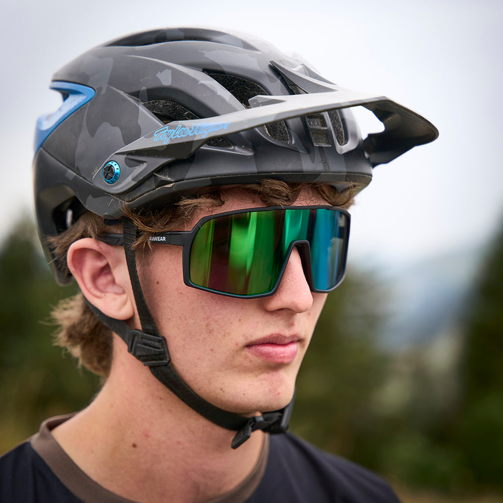 Calvisio Sunglasses (Matt Black/Green)