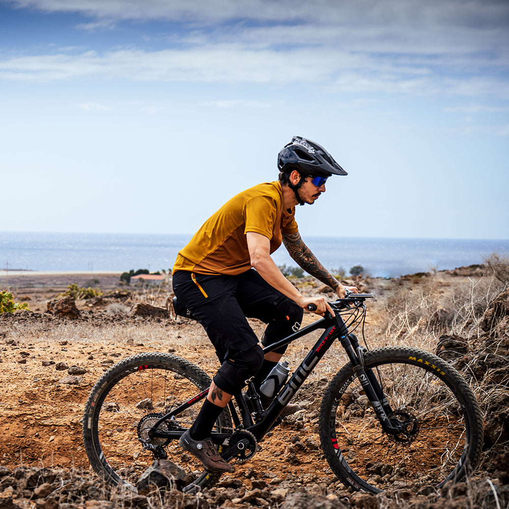 Mens Aravalli Shorts (Black)